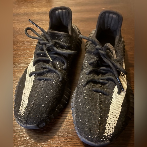 Yeezy Adidas Boost 350 V2 Oreo - Picture 3 of 5